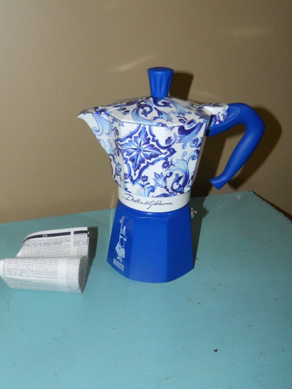 Bialetti Moka Dolce & Gabbana Stovetop Espresso Maker, Blu Mediterraneo 6 cup